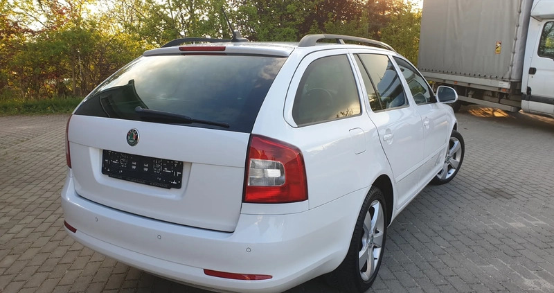 Skoda Octavia cena 23999 przebieg: 299900, rok produkcji 2012 z Elbląg małe 781